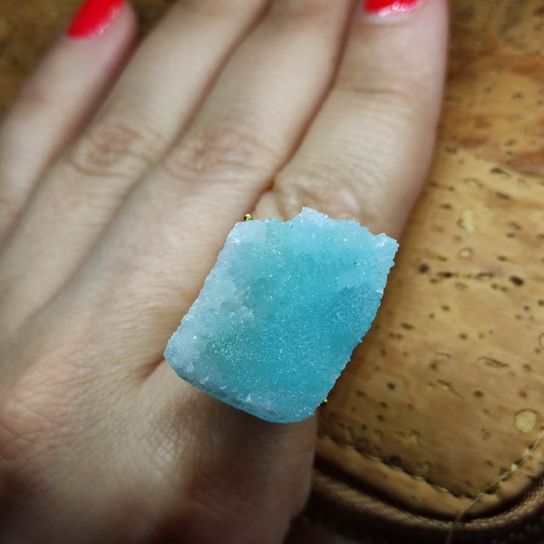 Anello di calcite blu, Anello chakra del cuore, Anello di cristallo blu, Anello di pietra grezza, Grande anello di pietre preziose, Grande anello di cristallo, Grande anello di roccia