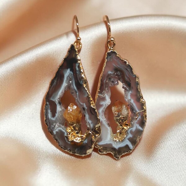 Geode dangle earrings,Geode earrings,Shiny crystal pretty earrings,Crystal hanging earrings,Earrings raw gemstone