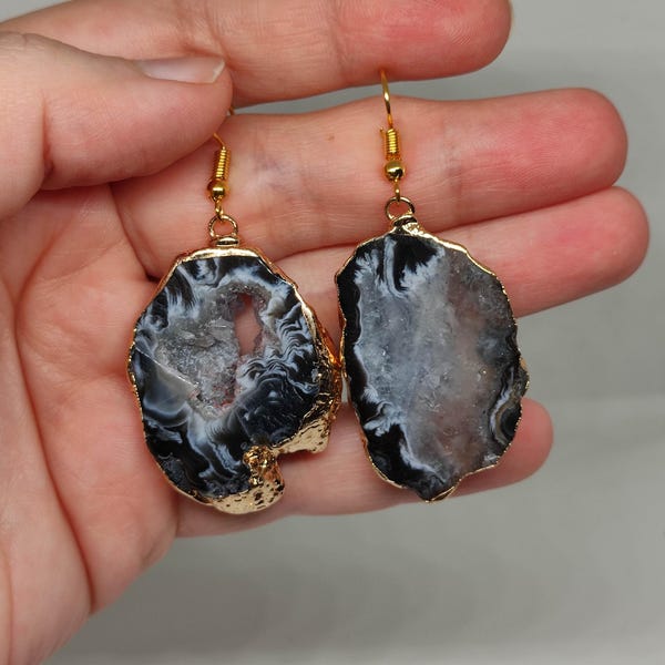 Black geode earrings,Geode dangle earrings,Geode earrings,Shiny crystal pretty earrings,Crystal hanging earrings,Black chandelier earrings