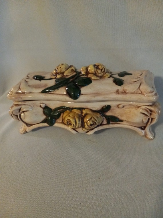 Vintage Ceramic Jewelry/Trinket Box w/Yellow Roses
