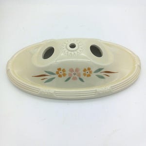 Lámpara de techo con diseño floral. Circa 1930