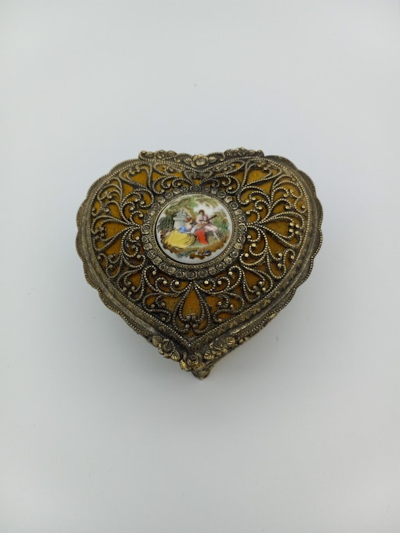 Vintage Filigree Heart Shaped Trinket/Music box