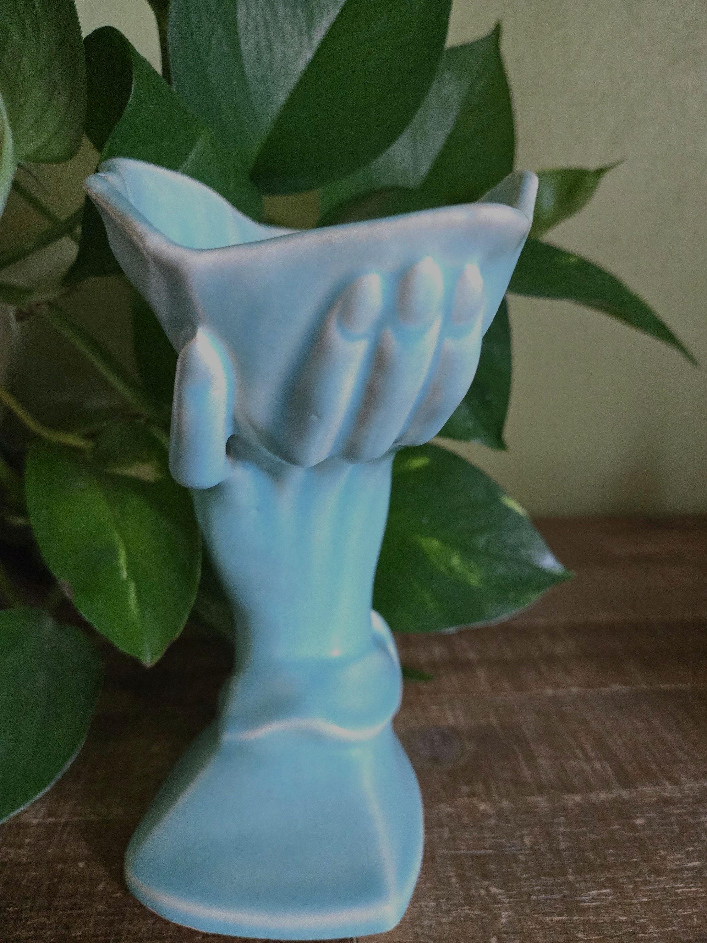 A show of hands William McCoy ガラス オブジェ Mccoy Hand W/shell Aqua Vase, 1940 - Etsy