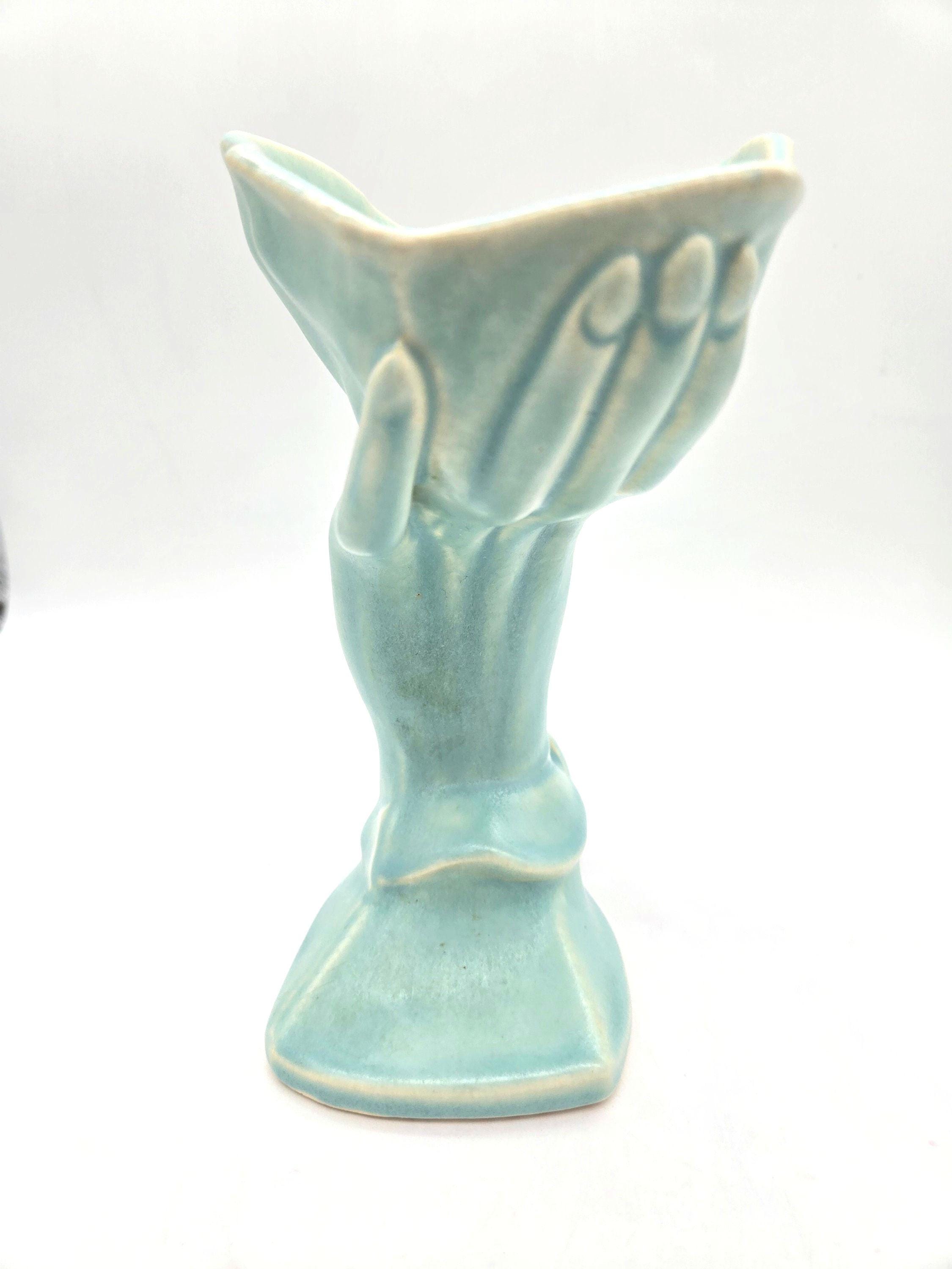 A show of hands William McCoy ガラス オブジェ Mccoy Hand W/shell Aqua Vase, 1940 - Etsy