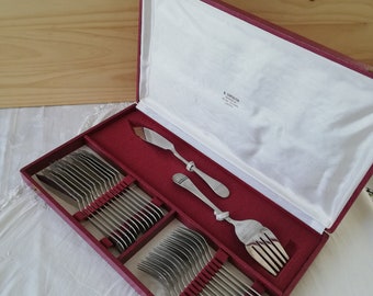 Vintage afgedekt visservies 12 schelpmessen en vorken