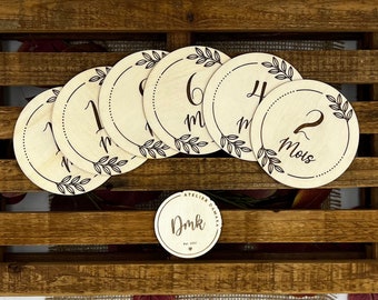 Monthly wooden milestone card, Photo accessory, 6 R/V cards 12 months, birth gift