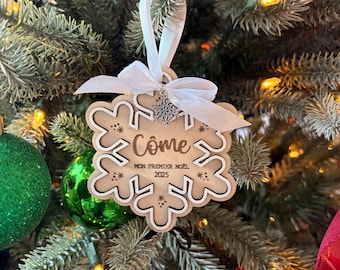 Copo de nieve navideño de madera personalizado – Nombre grabado – Mi primera Navidad – Adorno navideño hecho a mano – Adorno navideño para bebé – Bola navideña