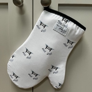 Jumping Sheep single // Oven mitt // Oven Glove // Kitchen accessories