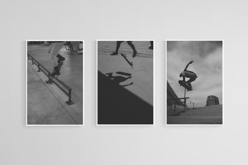 Puede incluir: Tres fotograf&iacute;as en blanco y negro de patinadores realizando trucos. La primera fotograf&iacute;a muestra a un patinador realizando un truco en un riel. La segunda fotograf&iacute;a muestra a un patinador saltando en el aire con su tabla. La tercera fotograf&iacute;a muestra a un patinador realizando un truco en el aire.
