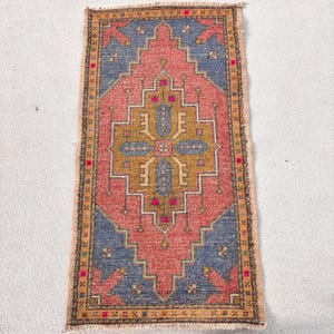 Vintage Türkischer Teppich, Kleiner Anatolischer Teppich, 54 x 100 cm, Boho Wohndekor, Handgewebte Wolle, Eingangsbereich, Tribal Design, Einzigartiges Geschenk