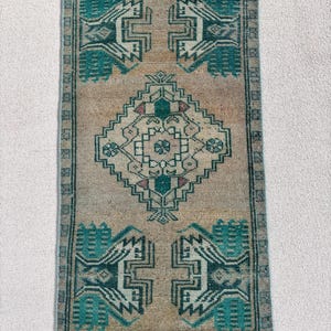 Vintage türkische Teppich, Anatolischer Teppich, 49 x 96 cm, Boho Wohndekor, kleiner Teppich, ethnisches Design
