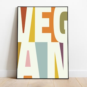 Puede incluir: Un cuadro rectangular enmarcado que muestra la palabra VEGAN en letras mayúsculas grandes y negritas de color blanco hueso. El fondo está dividido en bloques geométricos de colores que incluyen naranja, amarillo, verde oliva, azul claro, rosa y morado.