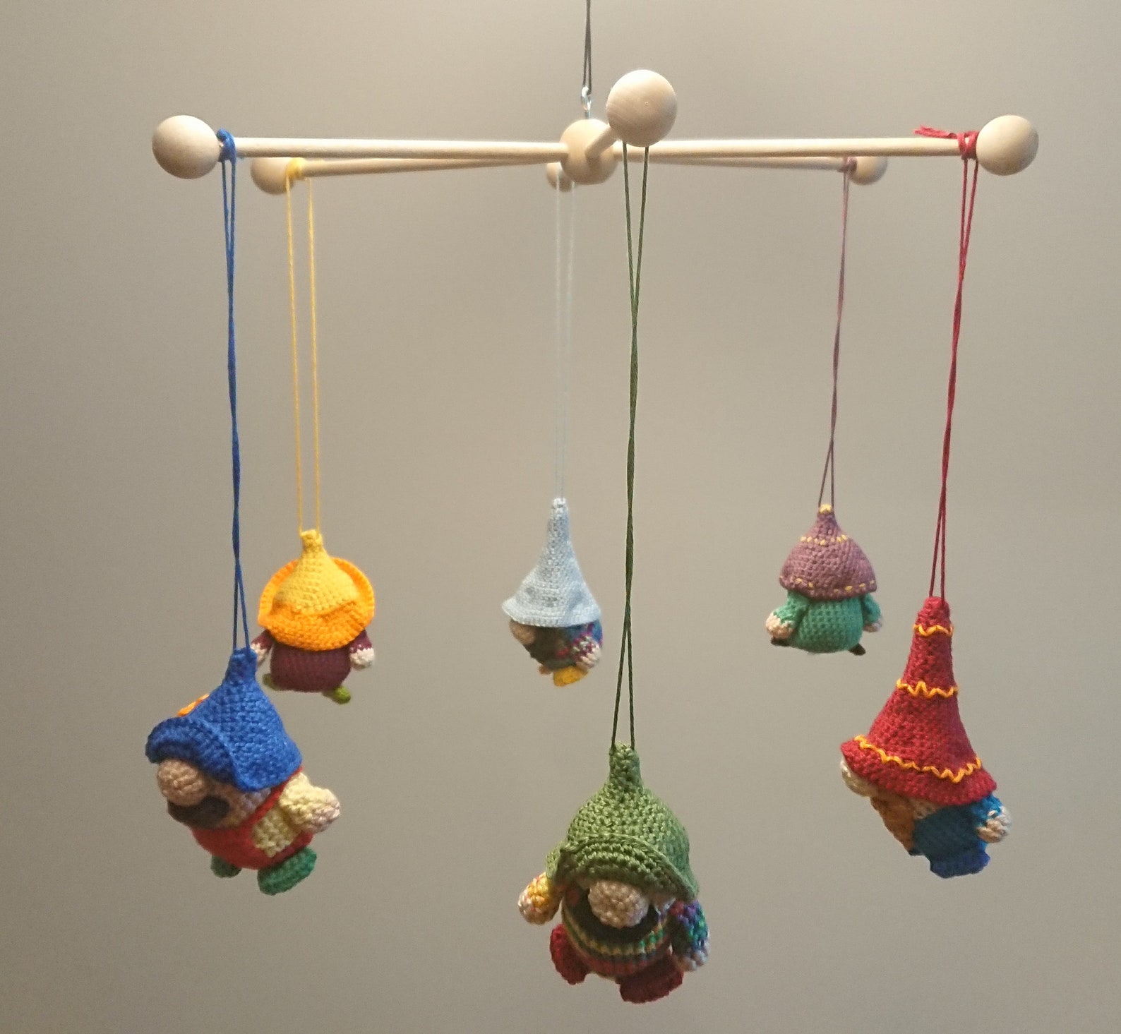 Mobile aus Holz für Babys/Kleinkinder süße bunte Wichtel Etsy