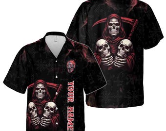 Peut inclure: Chemise noire à boutons avec un motif de faucheuse, comprenant un crâne, une faux et deux crânes. La chemise a un code couleur rouge et noir avec le texte "YOUR NAME" verticalement sur le côté.