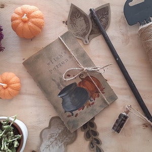 POÇÕES DE BRUXA - Livro de Receitas de Bruxa - Caderno de Receitas - Tamanho A6 - Ilustrado à Mão - Receitas de Halloween