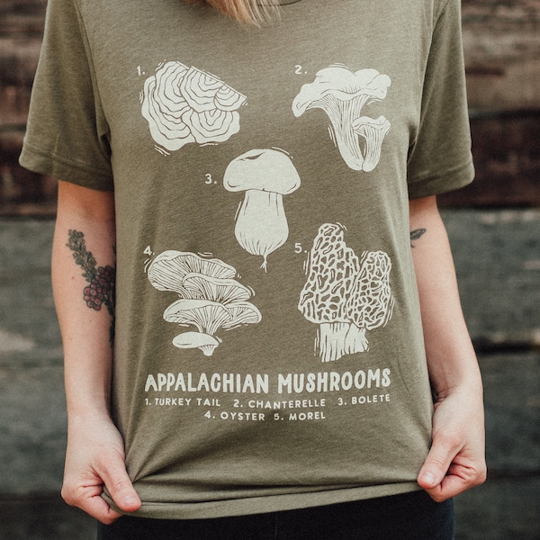 Appalachiska svampar födosökande t-shirt, mykologitröja, murkelsvamptröja, kalkonsvanströja, födosökande tröja, torrlandsfisktröja - Grön