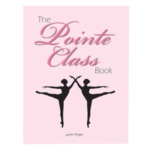 Könnte beinhalten: Das Buch "The Pointe Class Book" von Janet Jerger, ein rosa Buchcover mit einem Titel in rosa Schrift und zwei schwarzen Silhouetten von Ballerinas in Spitzenschuhen.