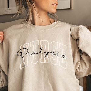 Dialyse Krankenschwester Shirt, Sweatshirt, Hoodie, Langarm, Nephrologie, Nierenkrankenschwester, Krankenschwester Geschenk, unisex Krankenschwester Crewneck, sand, waldgrün