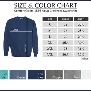 K&ouml;nnte beinhalten: Gr&ouml;&szlig;en- und Farbtabelle f&uuml;r ein Comfort Colors 1566 Adult Crewneck Sweatshirt. Die Tabelle zeigt Brust- und L&auml;ngenma&szlig;e in Zoll f&uuml;r die Gr&ouml;&szlig;en S, M, L, XL, 2XL und 3XL. Die Farboptionen sind Sea Foam, Denim, True Navy, Pepper, Grey und White.