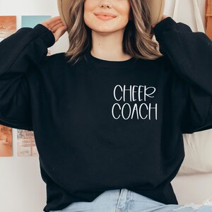 Cheer coach shirt, sweatshirt, hoodie, tank top, masker, cadeau, cheerleading, schattig, team, universiteit