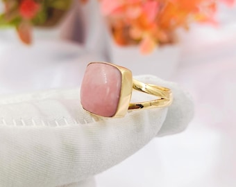 Ring mit natürlichem rosa Opal: Statement-Ring aus vergoldetem 925er Sterlingsilber