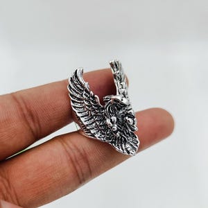 Handgemachter versilberter Adlerring: Wikinger-Männerschmuck