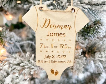 Personalisierte Babys erste Weihnachtsverzierung, Geburtsdaten, lasergraviertes Holz