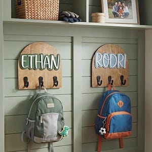 Personalisierter Rucksackhaken, Kinderzimmerdeko, Handtuchhaken aus Holz