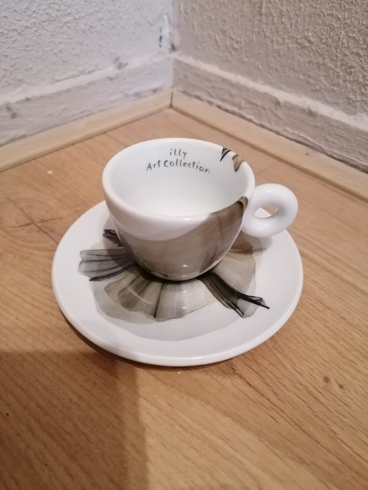SAUCER SIGNED PEBBLES DESIGN  Illy ILLY 2001 MOMA PS1 ARTIST ESPRESSO CUP 