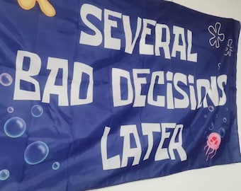 Bandera divertida para festivales/fiestas rave con el lema "Varias malas decisiones después" (5 x 3 pies).