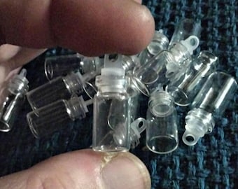 Packs of-1ml Tiny Clear Glass Vials 》see all pictures for reference