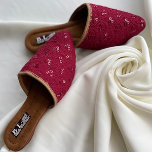 Embroidered slip on flat shoes Indian party wedding shoes-Punjabi Jutti slippers- sequins embroidered slippers- Indian ethnic shoes