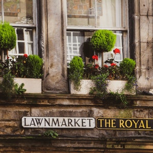 Die königliche Meile | Lawn Market in Edinburgh Schottland herunterladbare Wandkunst