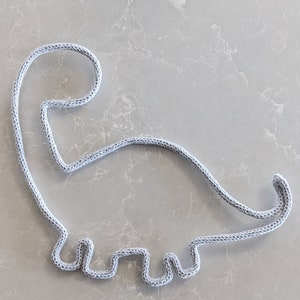Dinosauro - filo d'arte / ruggito / regalo vivaio a maglia / decorazione della parete d'arte / arte della parete / regalo del bambino / arte a maglia / appeso a parete