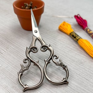 Antique Style Silver Embroidery scissors | Crafting Scissors | Sharp embroidery scissors | Embroidery Scissors | Sewing Scissors