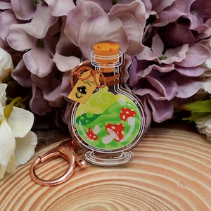 Doublesided mushroom potion / poison keyring with rose gold clasp - mushroomcore witchcore cottagecore forestcore goblincore