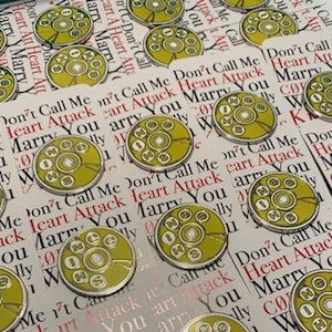 SECONDS Shinee Don&#39;t Call Me Fake Reality CD Pin