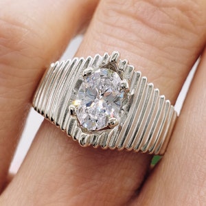 7 x 5 MM Oval Geometrische Pyramide Unisex Ring, 6A Zirkonia, Moissanit, Lab erstellt oder Natürlicher Edelstein, Sterling Silber, Made to Order