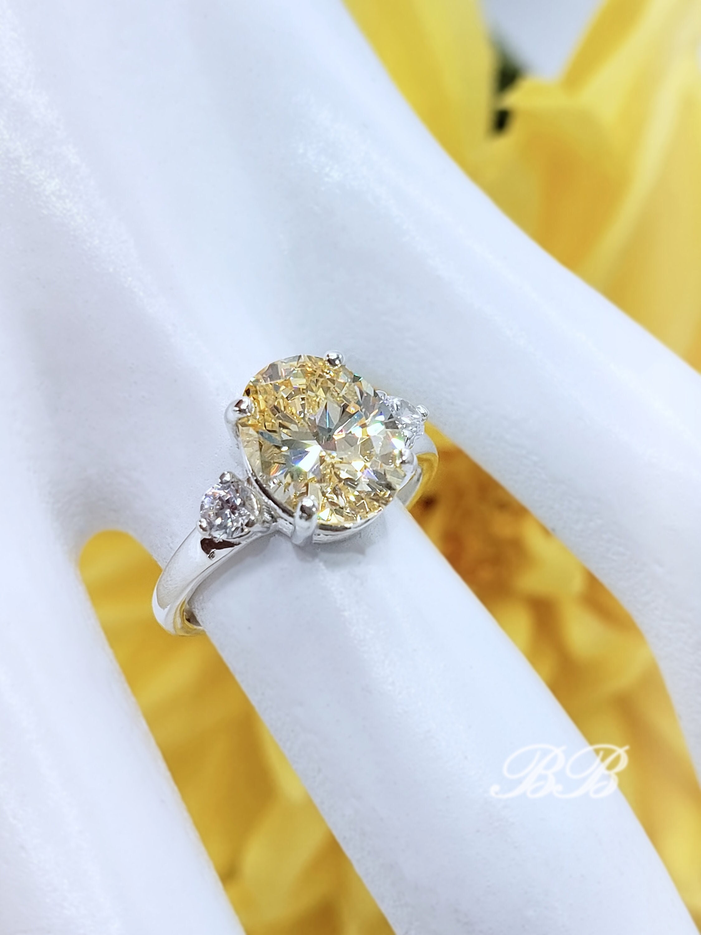 イエローオーバルカットリング K18YG ルシーダ オーバルカット ダイヤモンド エタニティタイプ