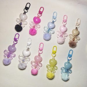 Love Pom Pom Einfacher Schlüsselbund Taschenanhänger Premium-Perlensammlung - Handgemachter Artikel für Geschenk oder besonderen Anlass, als Ringtasche, Beuteltasche oder Beutel