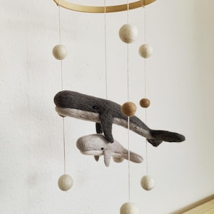 « Maman Baleine » mobile