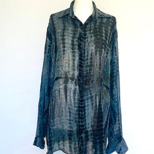 Boho Vintage Chiffon Bluse, Graues Batiken Shirt, Festival Outfit, Sexy Boyfriend Shirt, Seide Strand Cover Up, locker fließendes Urlaubs Top
