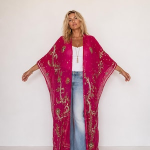 Boho-Kimono-Jacke mit Perlen: Fuchsia-Pink mit Gold- und Silberperlen, Festival-Mantel