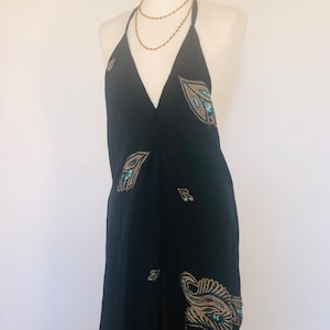 Macacão de seda com lantejoulas boho, macacão de festa preto enfeitado, suéter com decote halter, traje de festival, macacão de férias, traje de noite preto
