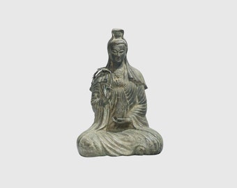 Figur   Kwan Yin Kwan Yim Göttin der Frauen Messing brass 4x1x1 cm 