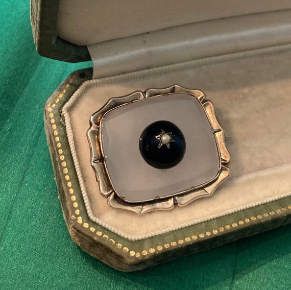 Victorian 14k Chalcedony Brooch with Black Onyx a… - image 1