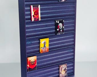 Nach vorne gerichtetes Mini-Bücherregal