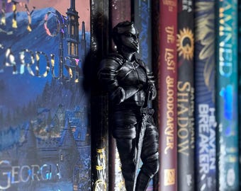 Erwarten von Ritter Bücherwurm Regal Dekor | 3D Gedruckte Ritter Figur | Fantasy Bücherregal Statue