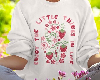 Strawberry sweater Cottagecore sweater Strawberry shirt Cottagecore shirt Botanical shirt Aesthetic clothes Goblincore clothing Hygge gift