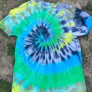 Large Tie Dye T-Shirt Unisex Adult Multi-colored Shirt Blue Green Yellow Grey Classic Spiral Tie Dye Shirt Hippie Cotton Short Sleeve Tee